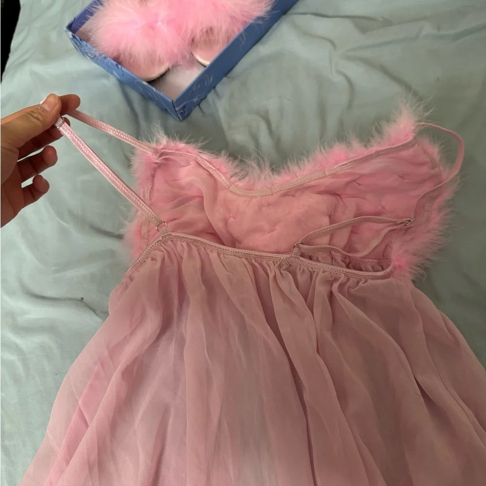 Pink Feathered Lingerie Set - Picture 12 of 16